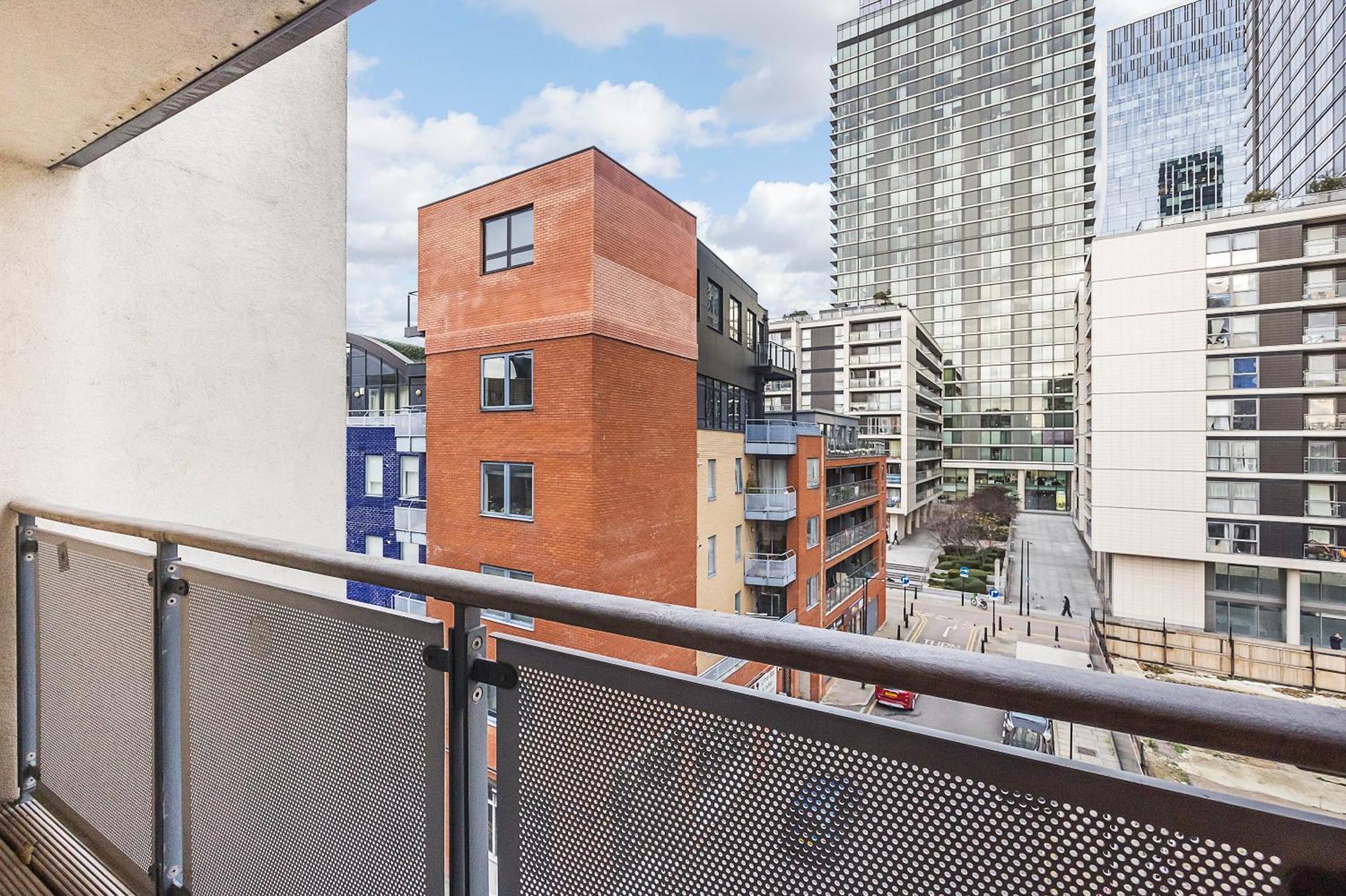The Canary Hub London Exterior photo